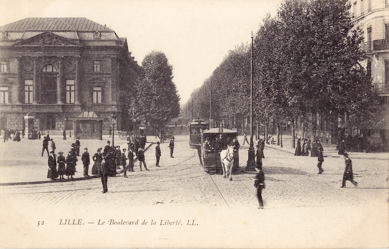 Un tramway à cheval de la ligne K sur le boulevard de la Liberté, dans les années 1900 (carte postale LL).